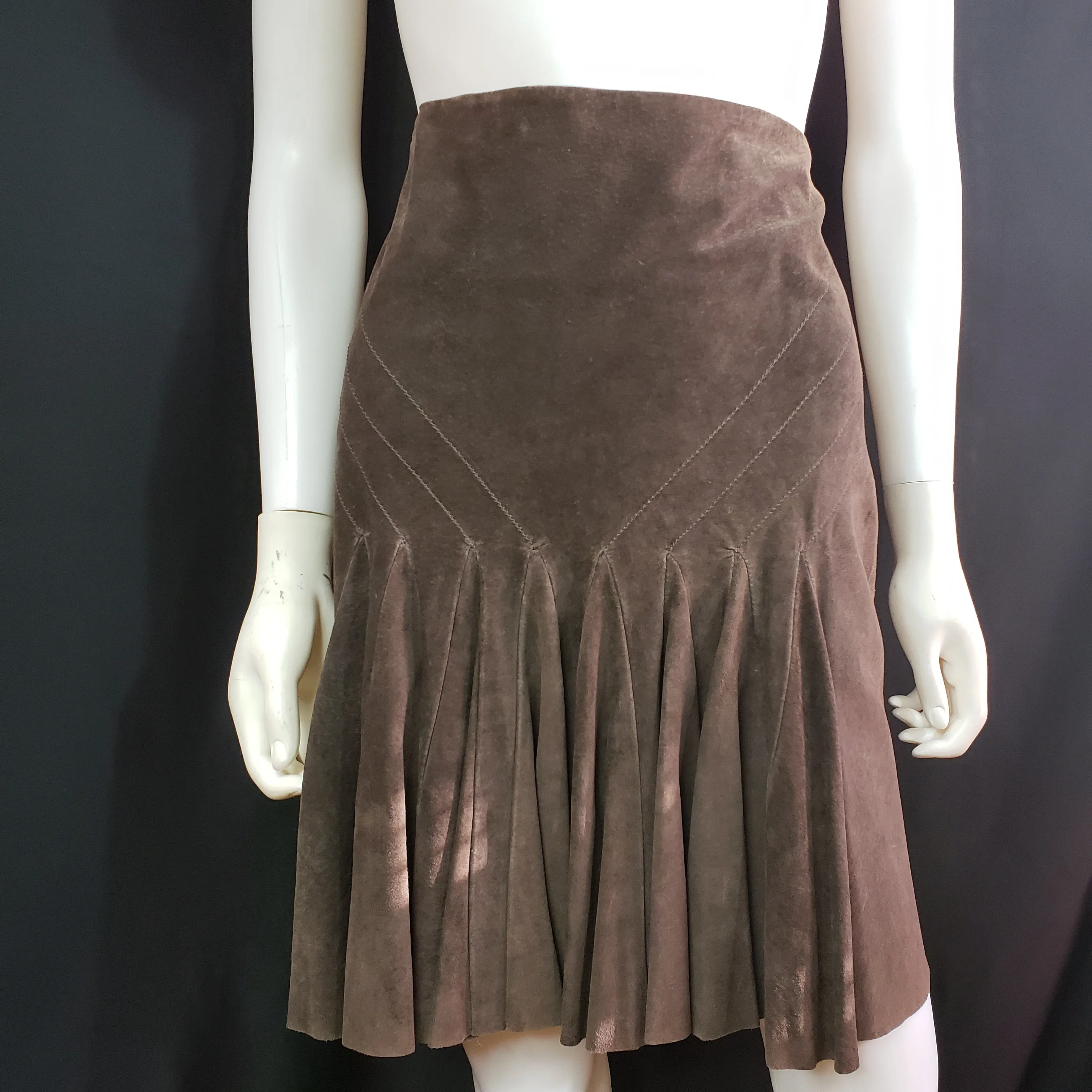 DVF Suede Pleated Mini sz. 8